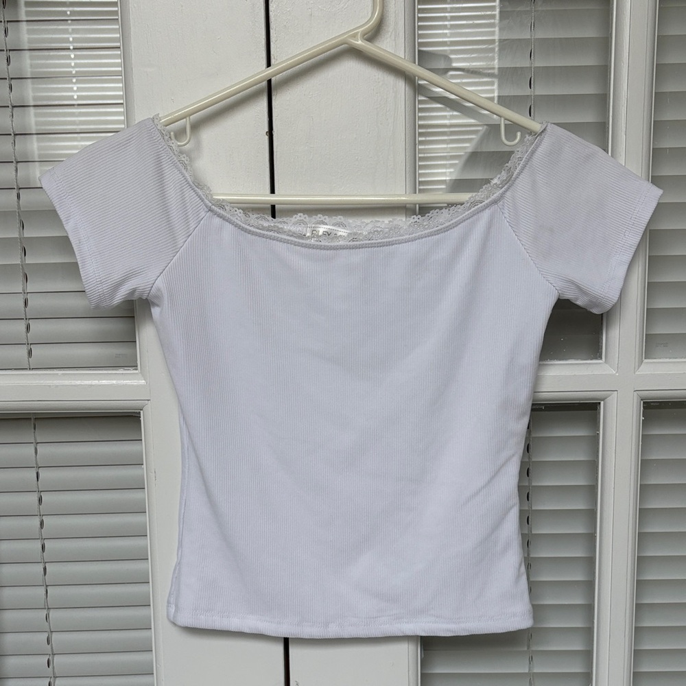 Chic White Lace Accent Women's Tee